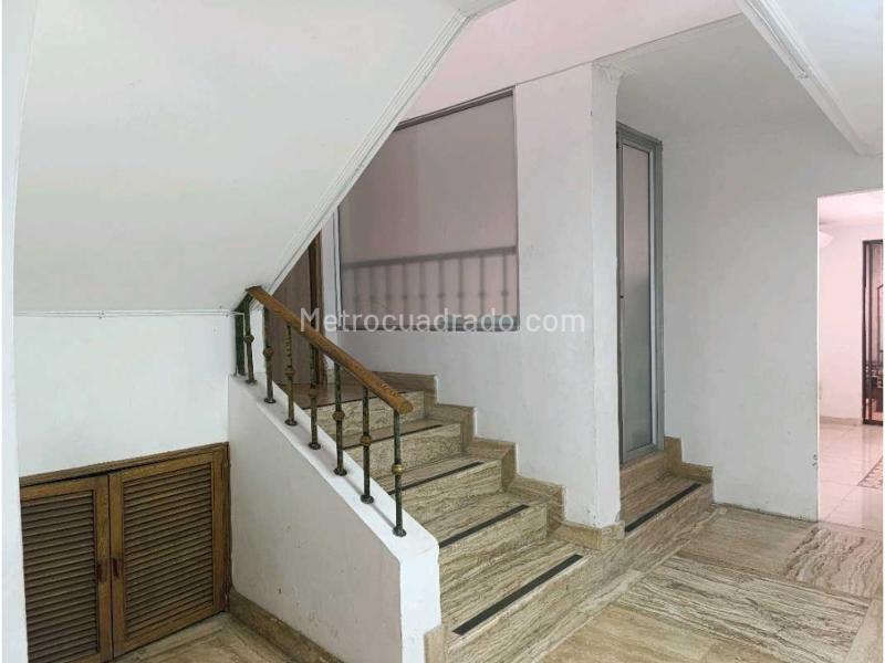 Casa amplia de 5 alcobas en arriendo cerca al Estadio - 3