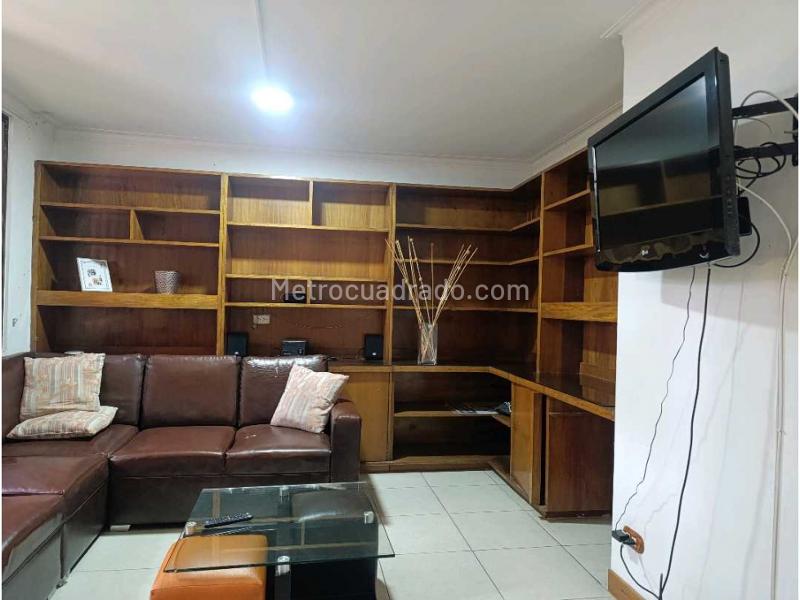 Casa amplia de 5 alcobas en arriendo cerca al Estadio - 7