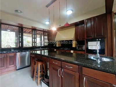 Casa de 5 alcobas en arriendo en Llanogrande, Rionegro, 800 m² · foto 14 de 20