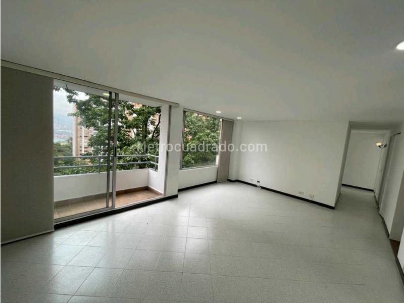 Apartamento de 3 Alcobas con Zonas Sociales en Los Balsos - 4