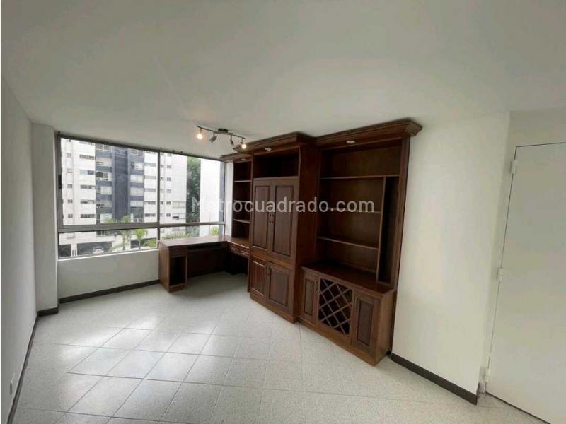 Apartamento de 3 Alcobas con Zonas Sociales en Los Balsos - 8