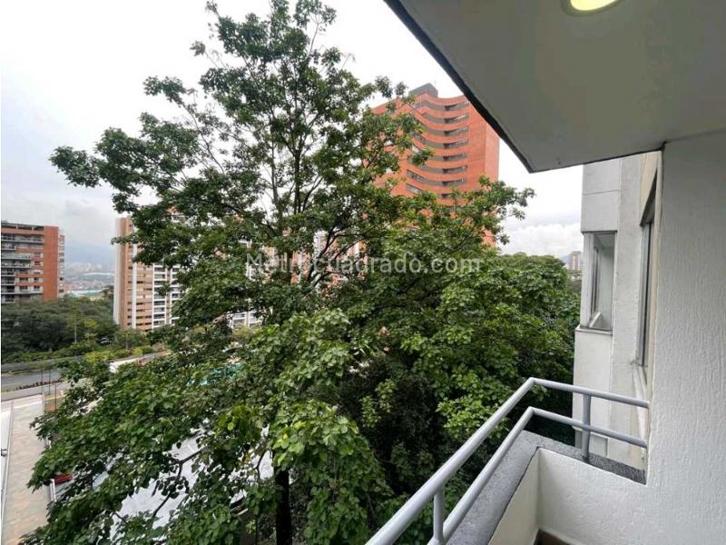 Apartamento de 3 Alcobas con Zonas Sociales en Los Balsos - 9