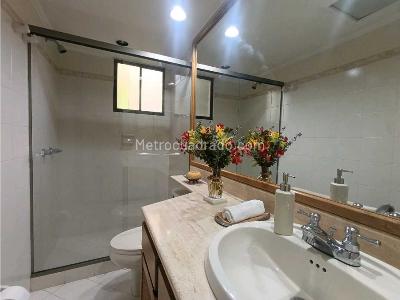 Apartamento de 3 alcobas en venta en La Florida, Medellín, 173 m² · foto 3 de 19