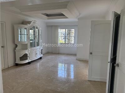 Casa de 4 alcobas en arriendo en Los Naranjos, Medellín, 400 m² · foto 5 de 18