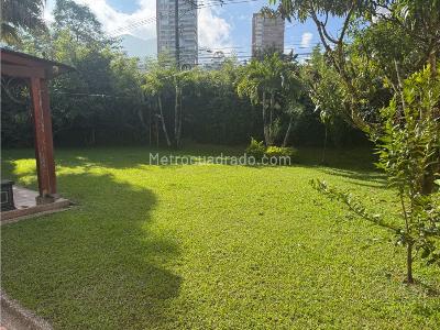 Casa de 4 alcobas en arriendo en Los Naranjos, Medellín, 400 m² · foto 6 de 18