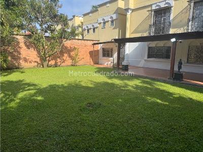 Casa de 4 alcobas en arriendo en Los Naranjos, Medellín, 400 m² · foto 9 de 18