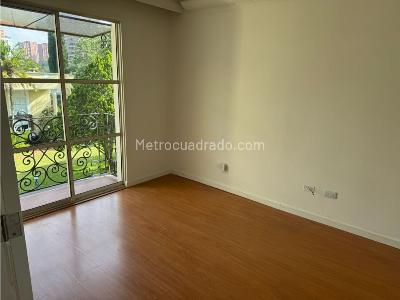 Casa de 4 alcobas en arriendo en Los Naranjos, Medellín, 400 m² · foto 11 de 18