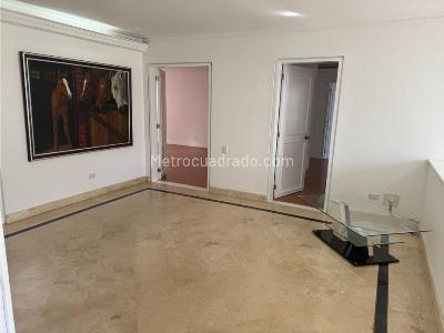 Casa de 4 alcobas en arriendo en Los Naranjos, Medellín, 400 m² · foto 13 de 18
