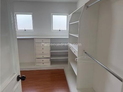 Casa de 4 alcobas en arriendo en Los Naranjos, Medellín, 400 m² · foto 16 de 18