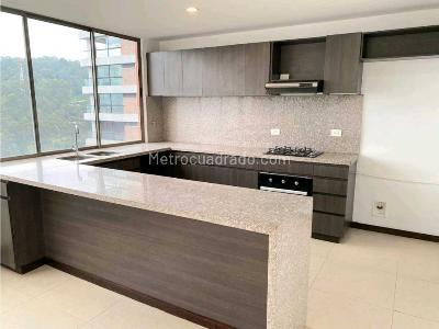 Apartamento de 4 alcobas en venta en Altos Del Poblado, Medellín, 163 m² · foto 2 de 20