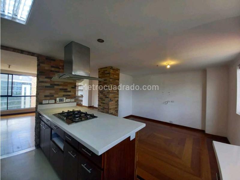 Duplex de 2 Alcobas con Terraza y Vista en Milla de Oro - 2