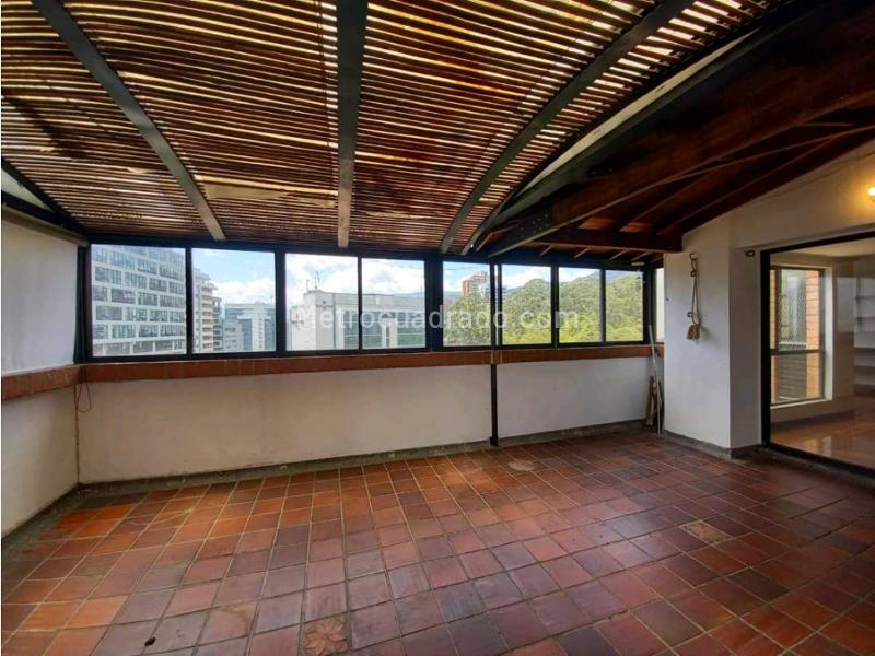 Duplex de 2 Alcobas con Terraza y Vista en Milla de Oro - 4