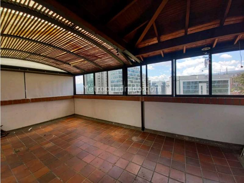 Duplex de 2 Alcobas con Terraza y Vista en Milla de Oro - 8
