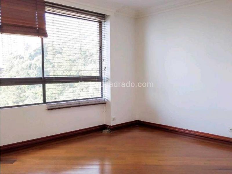 Spacious 4BR Apartment with Tennis Court in El Tesoro - 4