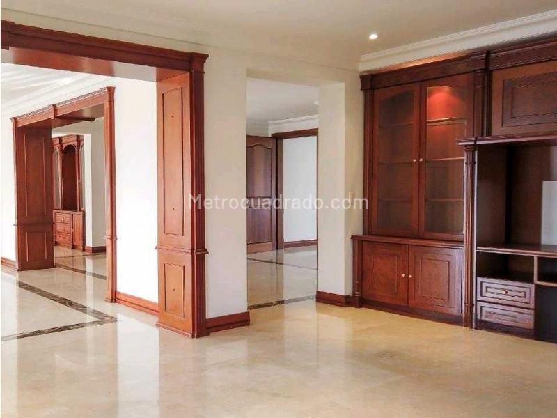 Spacious 4BR Apartment with Tennis Court in El Tesoro - 5