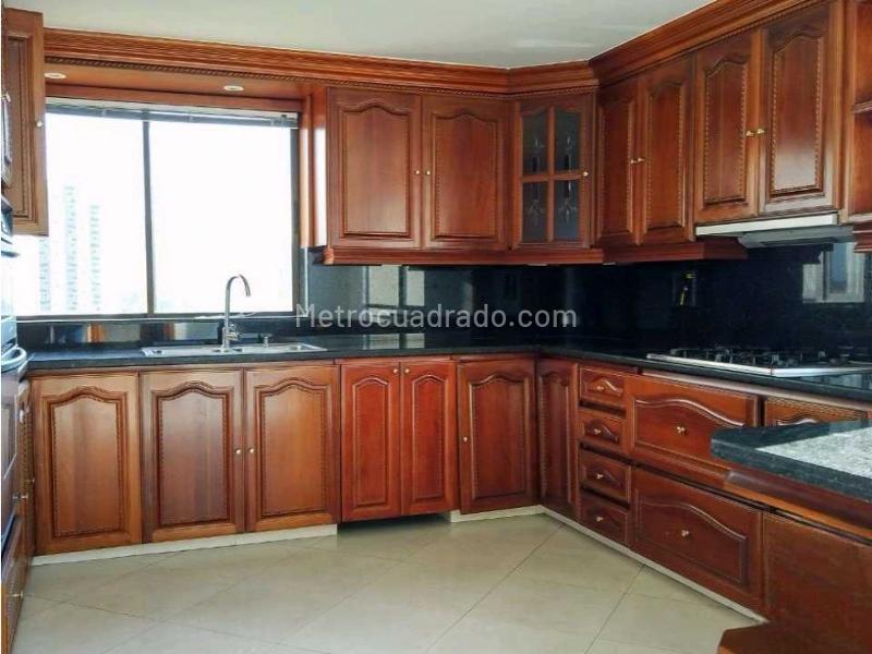 Spacious 4BR Apartment with Tennis Court in El Tesoro - 7