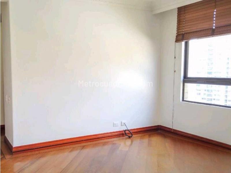 Spacious 4BR Apartment with Tennis Court in El Tesoro - 8