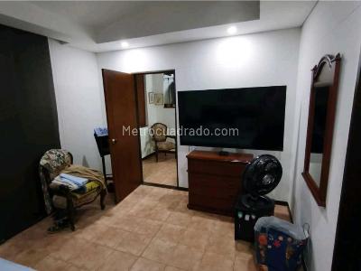Casa de 3 alcobas en venta en San Lucas, Medellín, 195 m² · foto 13 de 20