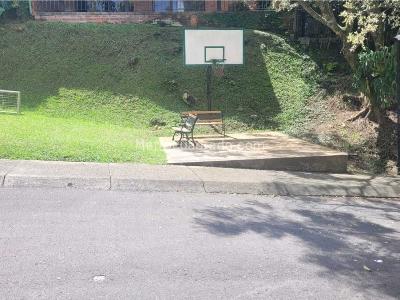 Casa de 3 alcobas en venta en San Lucas, Medellín, 195 m² · foto 15 de 20