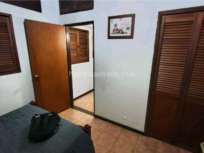 Casa de 3 alcobas en venta en San Lucas, Medellín, 195 m² · foto 17 de 20