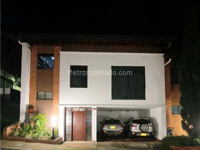 Casa de 3 alcobas en venta en San Lucas, Medellín, 195 m² · foto 1 de 20