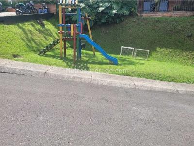 Casa de 3 alcobas en venta en San Lucas, Medellín, 195 m² · foto 3 de 20