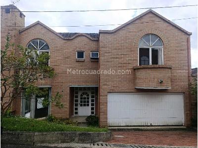 Casa en Arriendo, Altos Del Poblado, Medellín