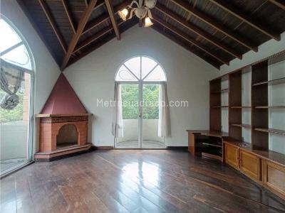 Casa de 4 alcobas en arriendo en Altos Del Poblado, Medellín, 346 m² · foto 3 de 20