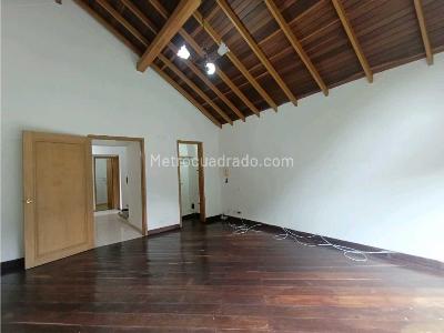 Casa de 4 alcobas en arriendo en Altos Del Poblado, Medellín, 346 m² · foto 5 de 20