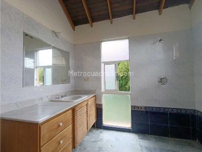 Casa de 4 alcobas en arriendo en Altos Del Poblado, Medellín, 346 m² · foto 6 de 20