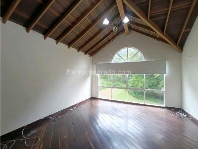 Casa de 4 alcobas en arriendo en Altos Del Poblado, Medellín, 346 m² · foto 7 de 20