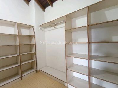 Casa de 4 alcobas en arriendo en Altos Del Poblado, Medellín, 346 m² · foto 8 de 20