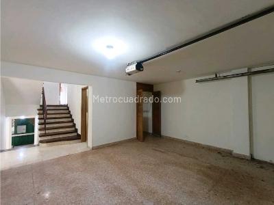 Casa de 4 alcobas en arriendo en Altos Del Poblado, Medellín, 346 m² · foto 9 de 20