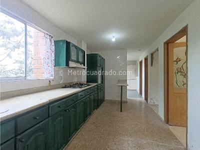 Casa de 4 alcobas en arriendo en Altos Del Poblado, Medellín, 346 m² · foto 10 de 20