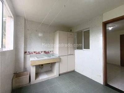 Casa de 4 alcobas en arriendo en Altos Del Poblado, Medellín, 346 m² · foto 11 de 20