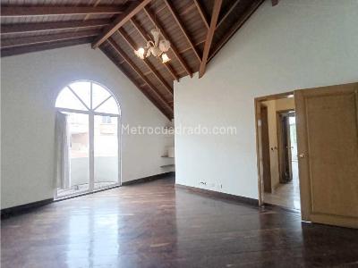 Casa de 4 alcobas en arriendo en Altos Del Poblado, Medellín, 346 m² · foto 12 de 20