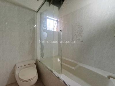 Casa de 4 alcobas en arriendo en Altos Del Poblado, Medellín, 346 m² · foto 14 de 20