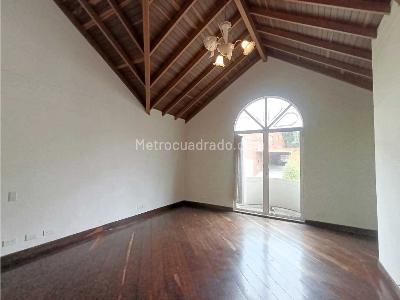 Casa de 4 alcobas en arriendo en Altos Del Poblado, Medellín, 346 m² · foto 15 de 20