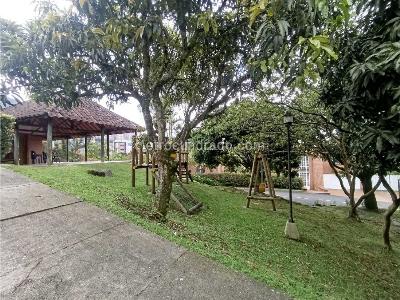 Casa de 4 alcobas en arriendo en Altos Del Poblado, Medellín, 346 m² · foto 16 de 20