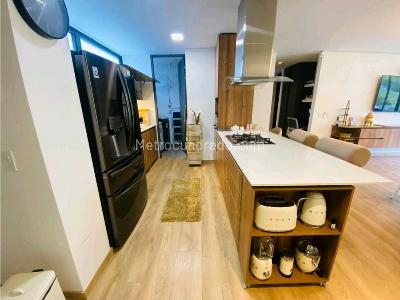 Apartamento de 2 alcobas en venta en Altos Del Poblado, Medellín, 105 m² · foto 2 de 20