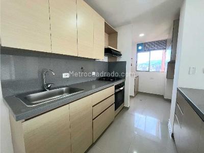 Apartamento de 3 alcobas en arriendo en Envigado, Envigado, 97 m² · foto 2 de 18