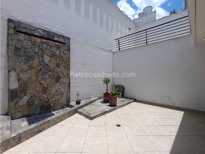 Casa de 4 alcobas en arriendo en Los Colores, Medellín, 360 m² · foto 2 de 20
