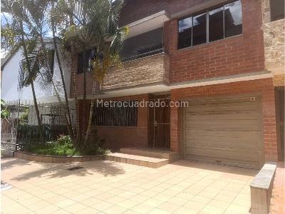 Casa de 4 alcobas en arriendo en Los Colores, Medellín, 360 m² · foto 3 de 20