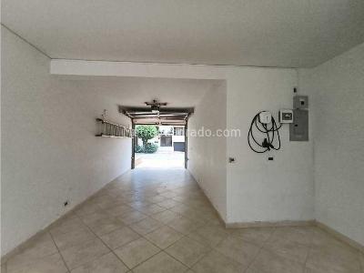 Casa de 4 alcobas en arriendo en Los Colores, Medellín, 360 m² · foto 4 de 20