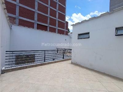 Casa de 4 alcobas en arriendo en Los Colores, Medellín, 360 m² · foto 10 de 20