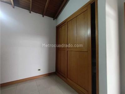 Casa de 4 alcobas en arriendo en Los Colores, Medellín, 360 m² · foto 12 de 20