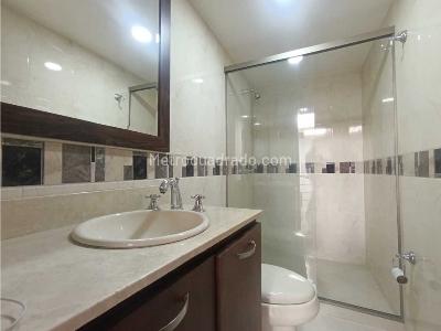 Casa de 4 alcobas en arriendo en Los Colores, Medellín, 360 m² · foto 17 de 20