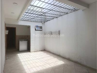 Casa de 4 alcobas en arriendo en Los Colores, Medellín, 360 m² · foto 18 de 20