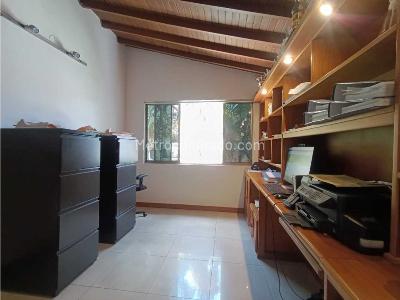 Casa de 4 alcobas en arriendo en Los Colores, Medellín, 360 m² · foto 20 de 20