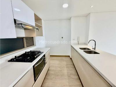 Apartaestudio en venta en El Tesoro, Medellín, 67 m² · foto 2 de 18